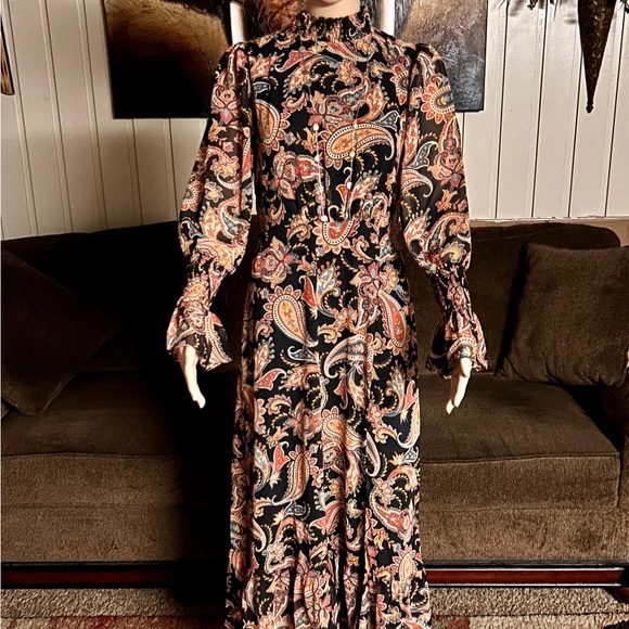 Julia Jordan • Size 4 • Floral/Paisley • Fall Colors • Brown/Beige/Yellow •Dress - Picture 3 of 16